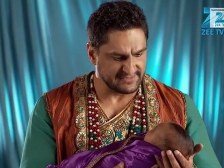 Jodha Akbar: Akbar Punishes Sharifuddin, Bakshi Saves Him