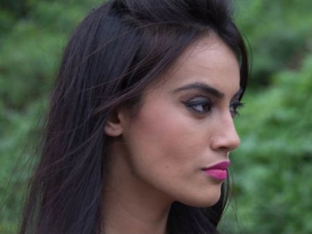 Qubool Hai: Seher Traps Rehan, Poses Like A Helpless Girl