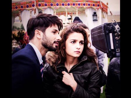 Check Out Alia Bhatt-Shahid Kapoor 'Shaandaar' Look