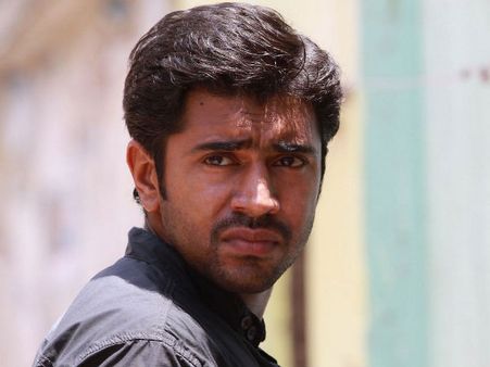 Nivin Pauly Turns Police Officer!