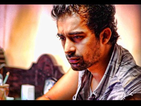 Rannvijay Singh Feels Ghostly Movements During 3 AM Shoot