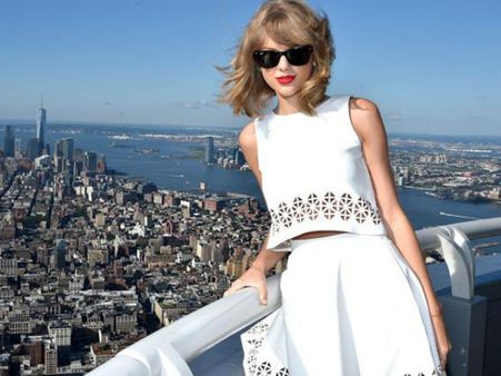 Taylor Swift Says, She Has Never Been In Love, Selena Is Still Her Buddy