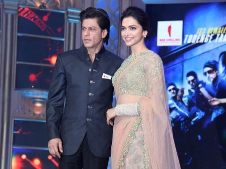 Enjoy Pics: SRK's 'Happy New Year' Music Launch