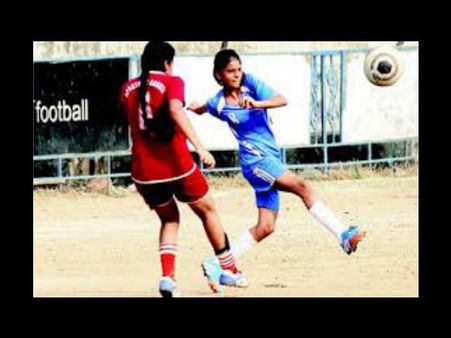 Shahrukh Khan's Daughter Bends It Like Beckham!