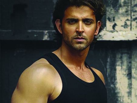 Hrithik Roshan Dares Shahrukh Khan, Sonam Kapoor, Dino Morea