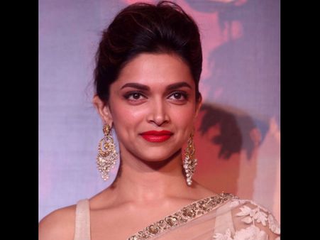 Deepika Padukone Cleavage Controversy: The Hindu Slams TOI