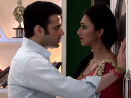 Yeh Hai Mohabbatein: Raman Knows Ishita Has Fallen In Love With Him!