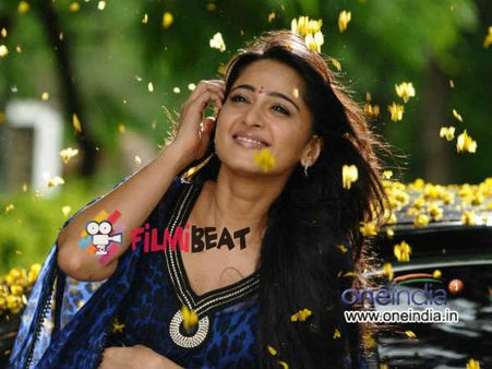 Anushka Shetty Set To Debut In Bollywood With Niwas' Juvenile