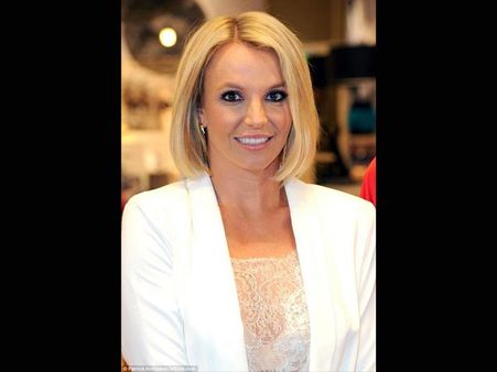 Britney Spears Dons A New Look, Talks About Being Single!