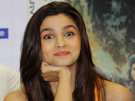 Alia Bhatt Does It Again! After President Now CM Blunder