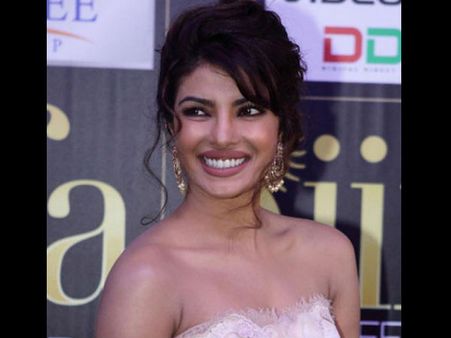 Priyanka Chopra Congratulates Mary Kom On Her 'Golden' Victory