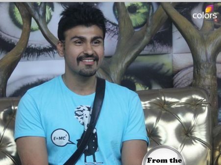 Arya Babbar's Foot-In-Mouth Moment In Bigg Boss 8!