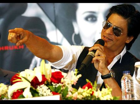 OMG! Shahrukh Khan Unveils His Son 'Abram' Pic In Twitter