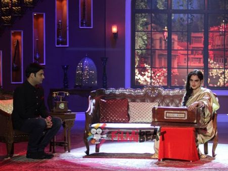 Rekha Plays Harmonium On Comedy Nights With Kapil!