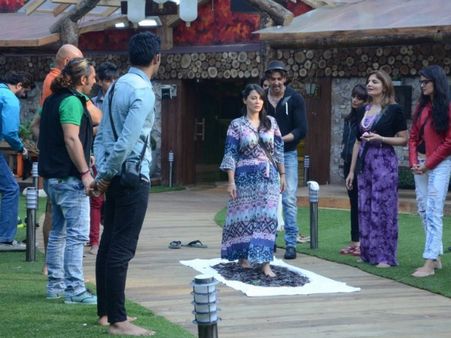 Hrithik Roshan's Bang Bang Dares For Bigg Boss 8 Contestants (Photos)
