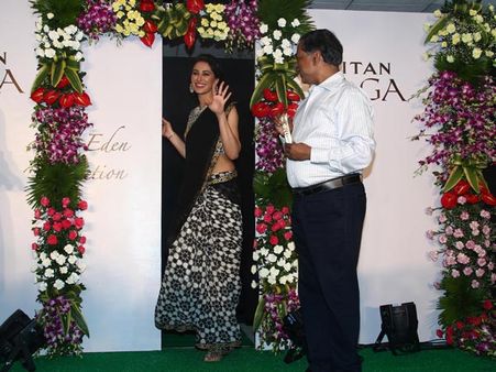 Hotness Quotient Increased: Nargis Fakhri Turns Desi