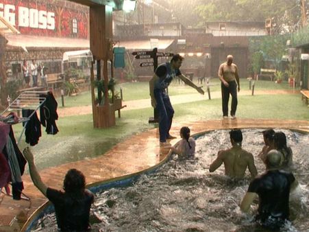 Rain Dance/Pool Party In Bigg Boss 8 House!