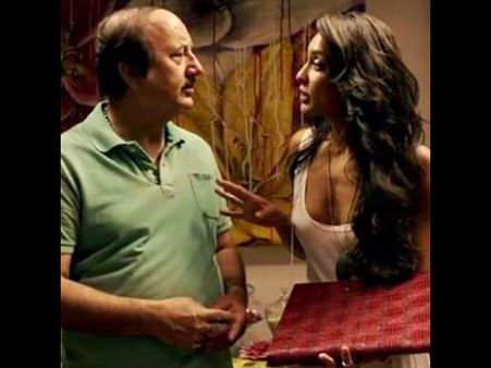 Lisa Haydon-Anupam Kher Get Drunk On Sets Of The Shaukeens