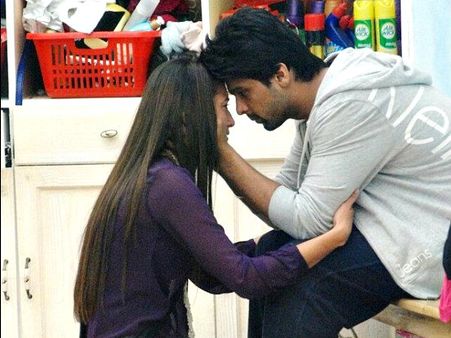 Just A Fight And Patch Up Between Gauhar Khan And Kushal Tandon