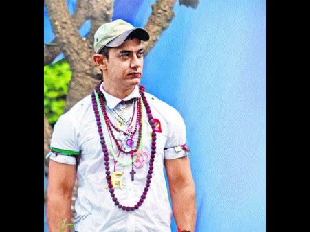 Aamir Khan Wears Second Hand Clothes In PK