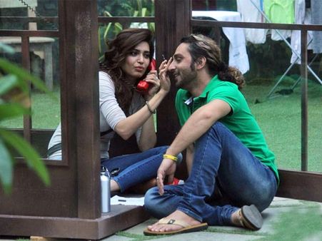Bigg Boss 8's Karishma Cheated Praneet, Sushant, Sonali, Puneet And Others!