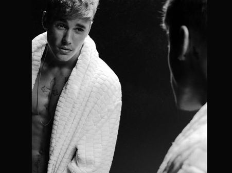 Justin Bieber Shares A Hot Pic, Trying To Melt Selena's Anger?