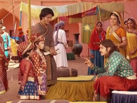 Jodha Akbar: Salim Gets More Attention From Akbar, Murad Jealous