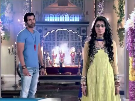Pragya Called Characterless, Discloses Abhi-Tanu's Love Affair In Kumkum Bhagya!