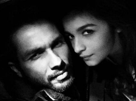 Alia Bhatt-Shahid Kapoor's Cute Selfie Moment (Pics)