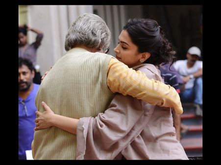 Big B Praises All Daughters; Posts Deepika's Pics