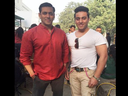 See Salman Khan And His Clone In Bajrangi Bhaijaan