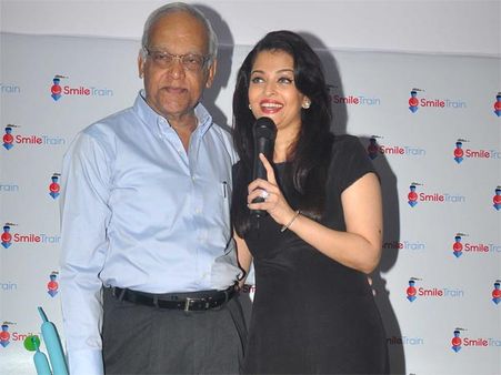 Aishwarya Rai Spreads Love; 20 Years Since Miss World Title