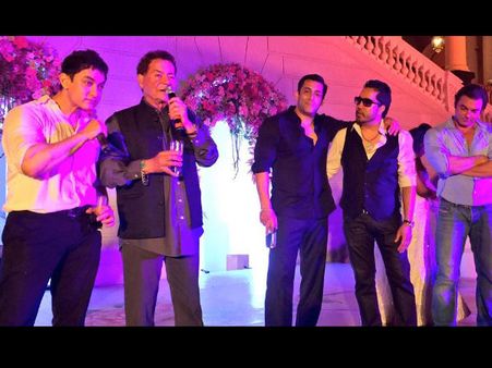 Watch: Aamir, Salman Khan And Brothers' Perfomance At Arpita's Wedding