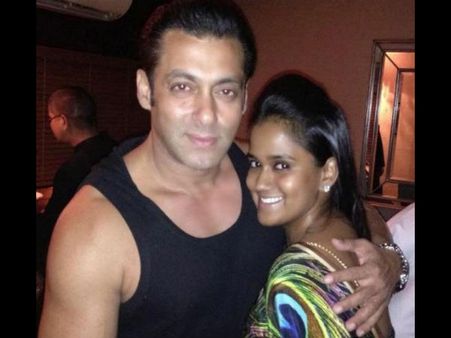 Arpita Khan's Wedding Resolves War Between Salman Khan-Media
