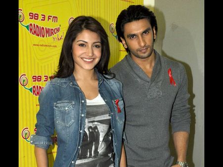 Anushka Sharma Refutes Rumours; Says No To Ranveer Singh