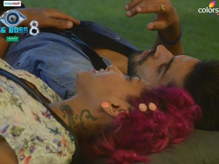 Diandra Uncomfortable With Gautam's Closeness On Bigg Boss 8!