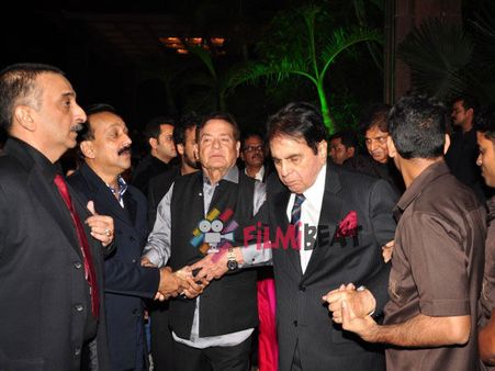 DEATH HOAX: Amitabh Bachchan Tweets, Dilip Kumar Perfectly Fine!