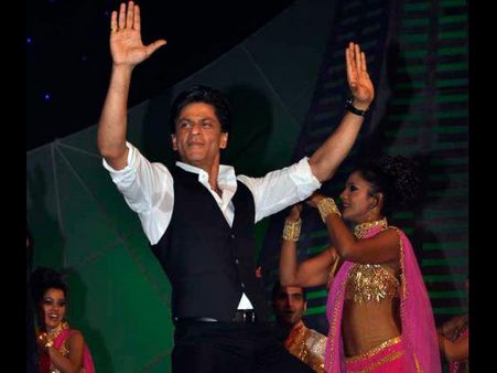 Shahrukh Khan Exhibits Super Energy At Arpita Khan's Wedding