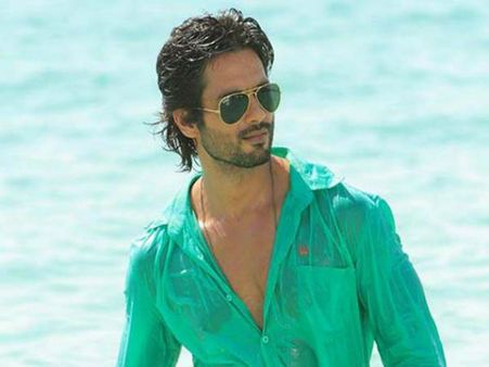 Shahid Kapoor Receives Unexpected Letters, Gifts!