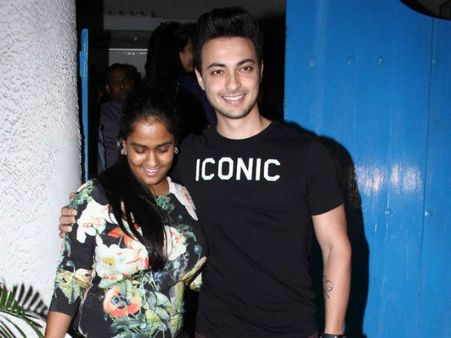 Pics: Newly Weds Arpita Khan-Aayush Sharma On A Dinner Date