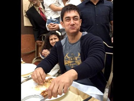 PK: Aamir Khan Relishes Hyderabadi Biryani