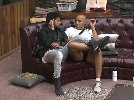 When Karishma Got 'Babaji Ka Tullu' From Gautam, Puneet On Bigg Boss 8!