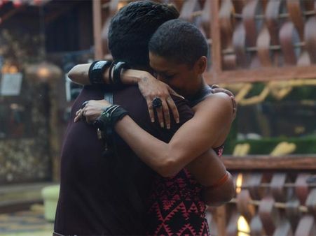 Diandra Soares Apologised To Gautam Gulati's Mother For Bathroom Incident!