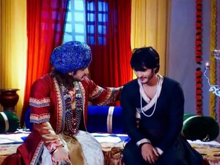 Jodha Akbar: Salim Confesses His Love To Akbar
