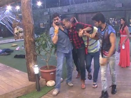 PHOTOS: What Exactly Happened Between Ajaz Khan And Ali Quli Mirza On Bigg Boss 8!