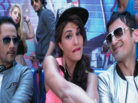 Watch: Jacqueline's Hot Moves In Roy Song, Chittiyaan Kalaiyaan