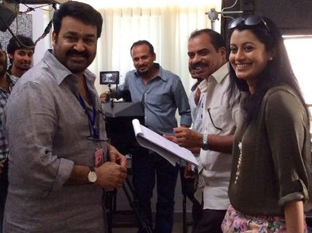 Reenu Mathews Joins Mohanlal And Sathyan Anthikad