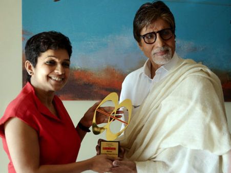 Amitabh Bachchan Gets Social Media Person Of The Year Award