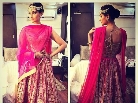 Shahrukh, Bollywood Stars: Red Carpet 21st Annual Life Ok Screen Awards