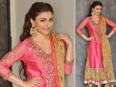 Pics: Soha Ali Khan-Kunal Khemu Mehendi Ceremony